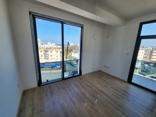 WOHNUNG ZU VERKAUFEN GİRNE CENTER 2+1 LOFT