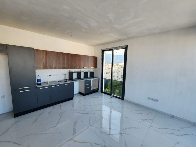 WOHNUNG ZU VERKAUFEN GİRNE CENTER 2+1 PENTHOUSE