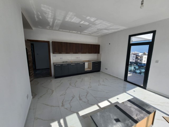 WOHNUNG ZU VERKAUFEN GİRNE CENTER 2+1 PENTHOUSE