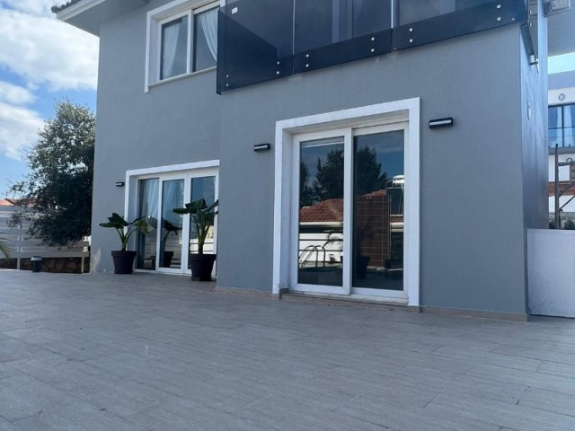 VILLA MIT POOL ZU VERKAUFEN ALSANCAK 3+1