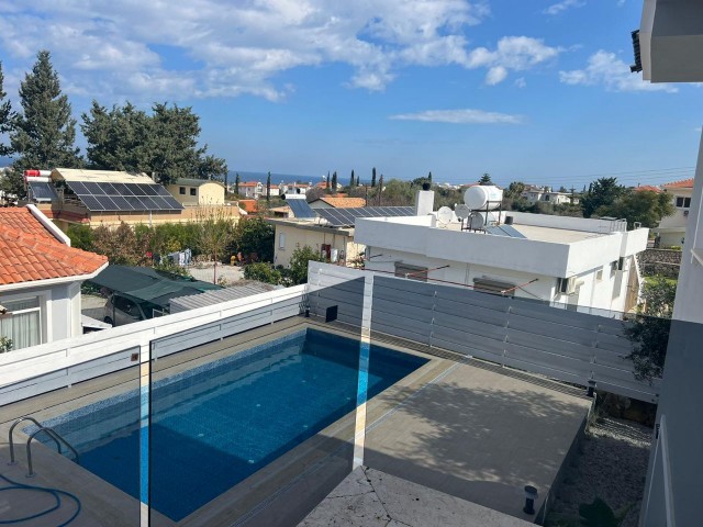 VILLA MIT POOL ZU VERKAUFEN ALSANCAK 3+1