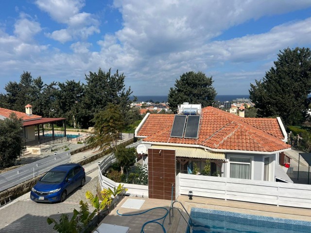 VILLA MIT POOL ZU VERKAUFEN ALSANCAK 3+1