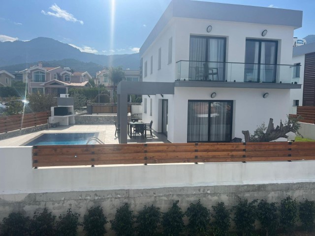 VILLA MIT POOL ZU VERKAUFEN ALSANCAK 3+1