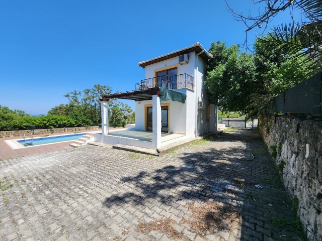 3+1 VILLA FOR SALE IN LAPTA BAŞPINAR (WITH LARGE GARDEN AND POOL)