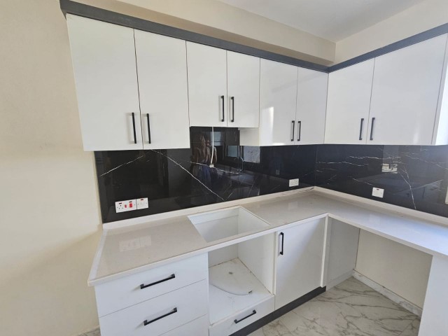 GIRNE ALSANCAK 2+1 GROUND FLOOR FLAT WITH GARDEN FOR SALE (050823Mr02)