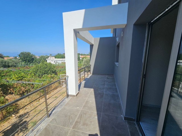 GIRNE ALSANCAK 2+1 GROUND FLOOR FLAT WITH GARDEN FOR SALE (050823Mr02)