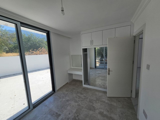 2+1 PENTHOUSE-WOHNUNG ZUM VERKAUF IN KYRENIA LAPTA WOHNUNG MIT POOL (050823Mr03)