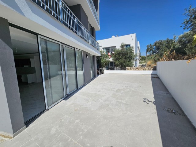 2+1 PENTHOUSE FLAT FOR SALE IN KYRENIA LAPTA APARTMENT WITH POOL (050823Mr03)
