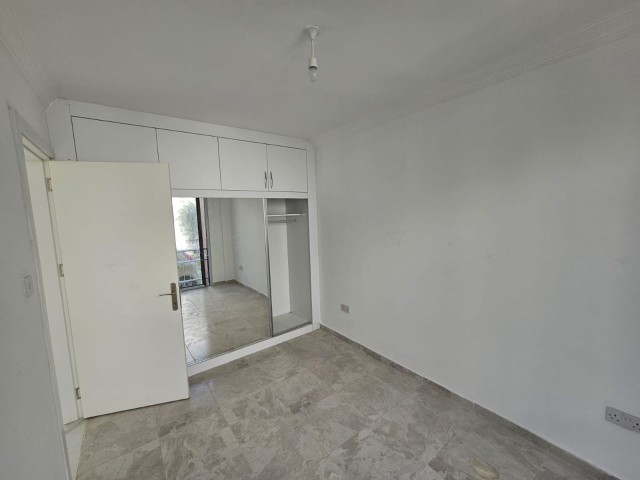 2+1 PENTHOUSE-WOHNUNG ZUM VERKAUF IN KYRENIA LAPTA WOHNUNG MIT POOL (050823Mr03)