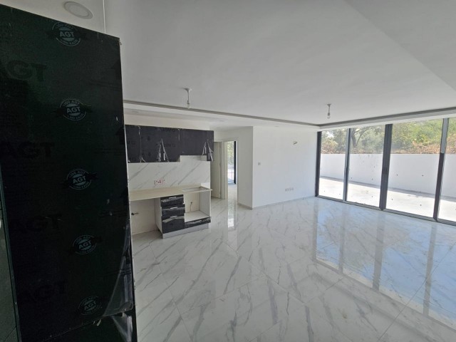 2+1 PENTHOUSE-WOHNUNG ZUM VERKAUF IN KYRENIA LAPTA WOHNUNG MIT POOL (050823Mr03)