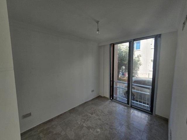 2+1 PENTHOUSE-WOHNUNG ZUM VERKAUF IN KYRENIA LAPTA WOHNUNG MIT POOL (050823Mr03)