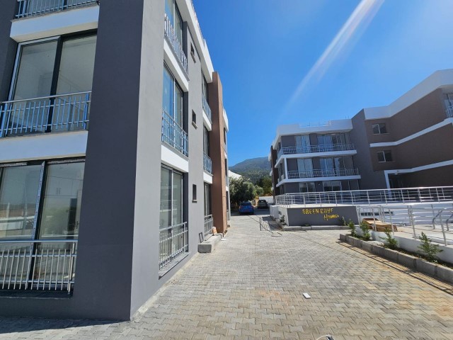 2+1 PENTHOUSE-WOHNUNG ZUM VERKAUF IN KYRENIA LAPTA WOHNUNG MIT POOL (050823Mr03)