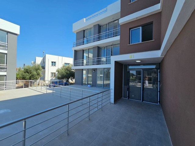 2+1 PENTHOUSE-WOHNUNG ZUM VERKAUF IN KYRENIA LAPTA WOHNUNG MIT POOL (050823Mr03)