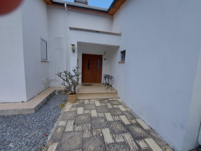 Ozankoy 4+1 Villa zu vermieten mit privatem Pool