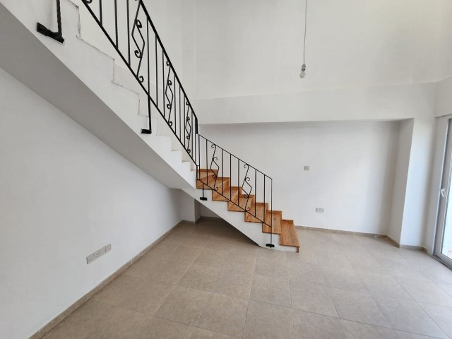 FOR SALE GIRNE ALSANCAK 3+1 FLAT WITH TERRACE USE BELONGS TO THE FLAT (270723Mr01)