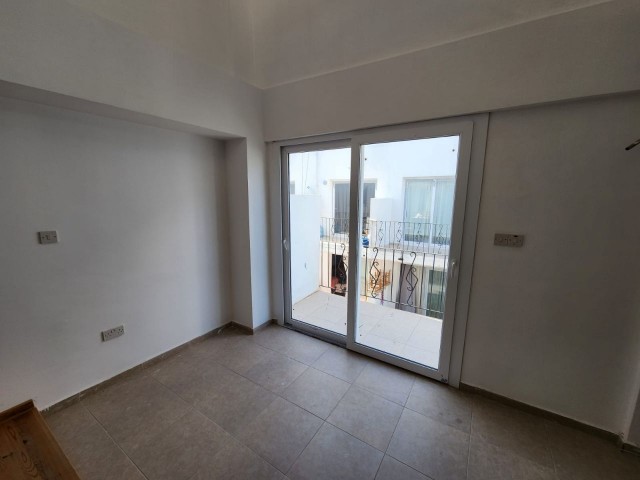 FOR SALE GIRNE ALSANCAK 3+1 FLAT WITH TERRACE USE BELONGS TO THE FLAT (270723Mr01)