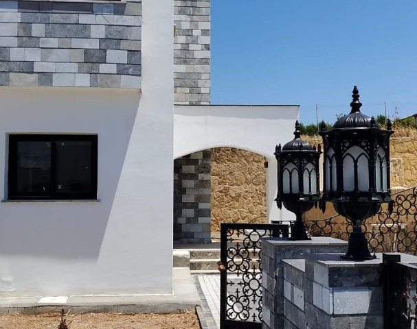 5+1 NEW VILLA WITH GIRNE BAHÇELİ FOR RENT NEW FURNITURE WILL BE PURCHASED (131023Mr01)