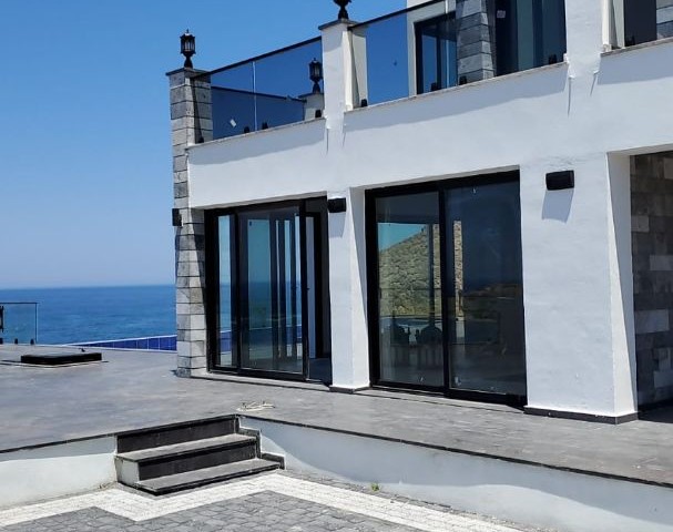 5+1 NEW VILLA WITH GIRNE BAHÇELİ FOR RENT NEW FURNITURE WILL BE PURCHASED (131023Mr01)