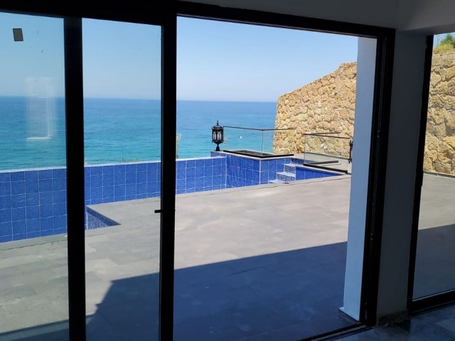 5+1 NEW VILLA WITH GIRNE BAHÇELİ FOR RENT NEW FURNITURE WILL BE PURCHASED (131023Mr01)