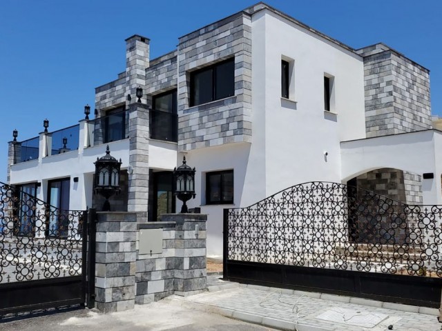 5+1 NEW VILLA WITH GIRNE BAHÇELİ FOR RENT NEW FURNITURE WILL BE PURCHASED (131023Mr01)