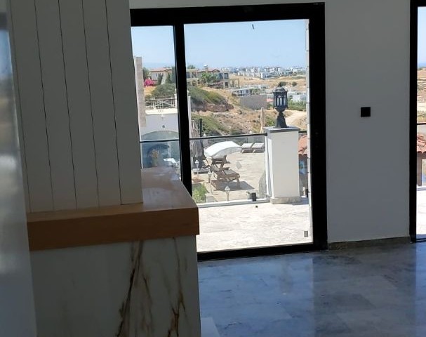 5+1 NEUE VILLA MIT GIRNE BAHÇELİ ZU VERMIETEN, NEUE MÖBEL WERDEN GEKAUFT (131023Mr01)