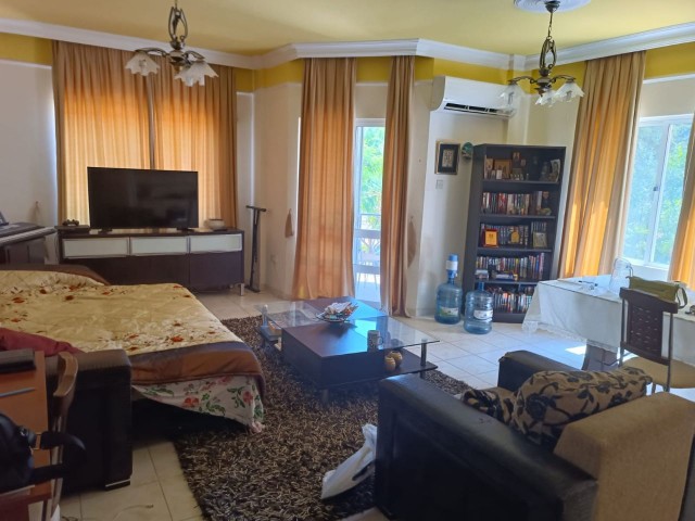 KYRENIA CENTER 3+1 FULLY FURNISHED FLAT FOR SALE (300823Mr03)