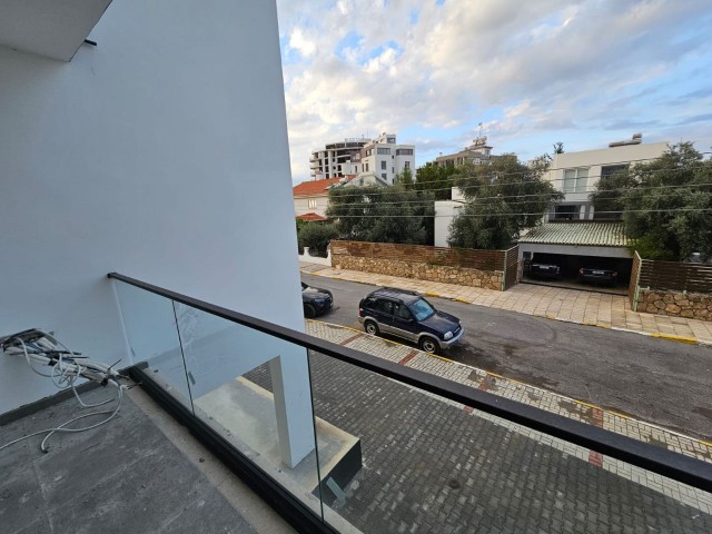 KYRENIA CENTER 2+1 FLAT FOR SALE (300523Mr10)