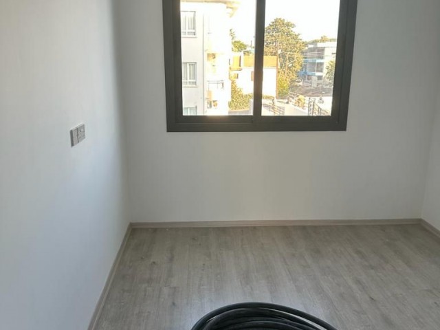 SATILIK GİRNE ALSANCAK 2+1 BAHÇELİ SIFIR DAİRE (051123Dep04)