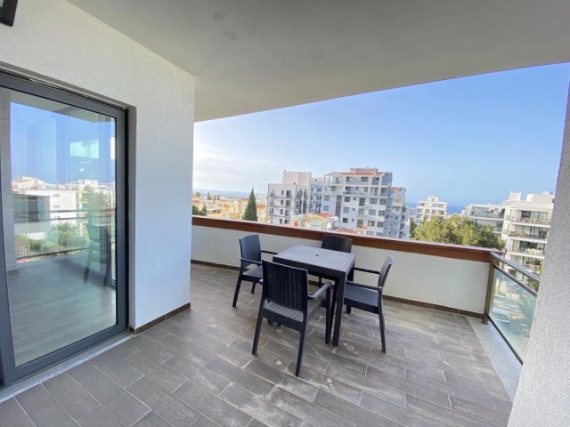Girne merkez 2+1 Güzel geniş balkon deniz manzaralı kiralik daire