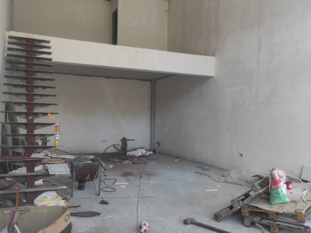 KYRENIA CENTRAL SHOP FOR RENT (071123Mr04)