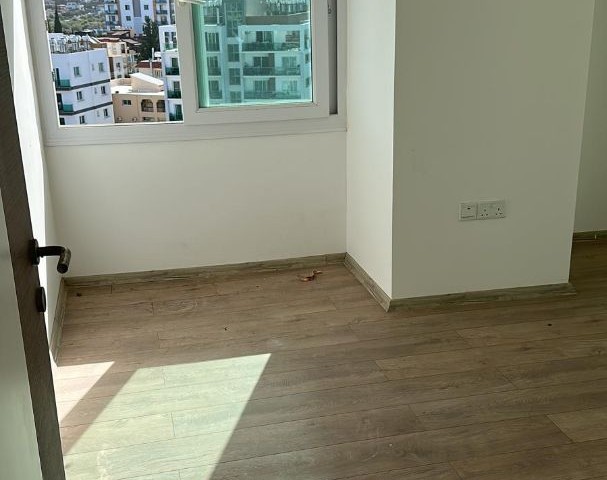 SATILIK GİRNE MERKEZ 3+1 DAİRE GÜVENLİK JENERATÖR VE HAVUZLU SİTE(071123Dep05)