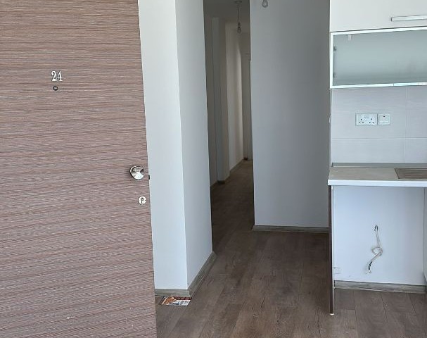 KYRENIA 2+1 PENTHOUSE ZU VERKAUFEN (071123Mr09) GRUNDSTÜCK MIT SICHERHEITSGENERATOR, AUFZUG UND GEMEINSCHAFTSPOOL