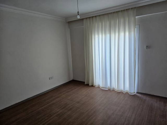 SATILIK GİRNE MERKEZ KOMPLE BİNA (6 ADET 3+1 DAİRE VAR. 4 DAİRE EŞYALI 2 DAİRE KISMI EŞYALI)