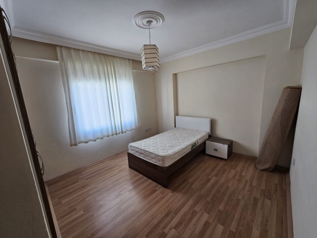 SATILIK GİRNE MERKEZ KOMPLE BİNA (6 ADET 3+1 DAİRE VAR. 4 DAİRE EŞYALI 2 DAİRE KISMI EŞYALI)