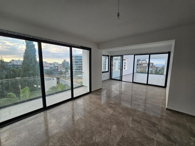 KYRENIA CENTER 3+1 PENTHOUSE ZU VERKAUFEN (300523Mr10)