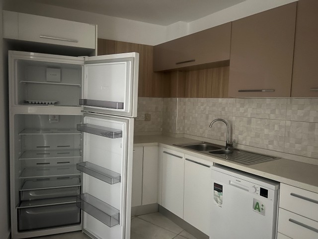 Kyrenia Zentrum 2+1 Wohnung zu vermieten 2 Badezimmer WC