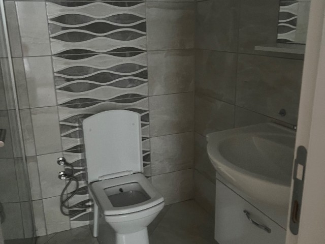 Girne merkez 2+1 kiralık daıre 2 banyo wc 