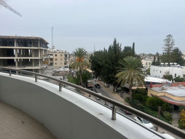 Kyrenia Zentrum 2+1 Wohnung zu vermieten