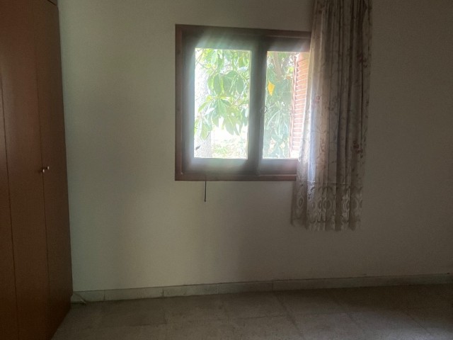 3+1 old house in Lapta needs a lot of renovation, detached house for sale in Bahceli