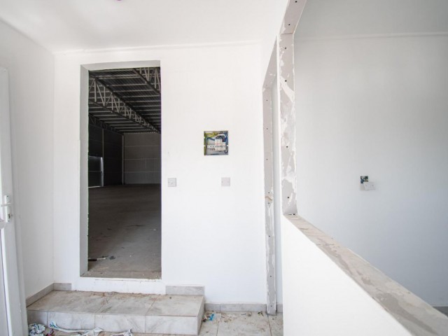 4 OFFICES AVAILABLE IN NICOSIA ALAYKÖY WAREHOUSE FOR SALE (040124Ak01)