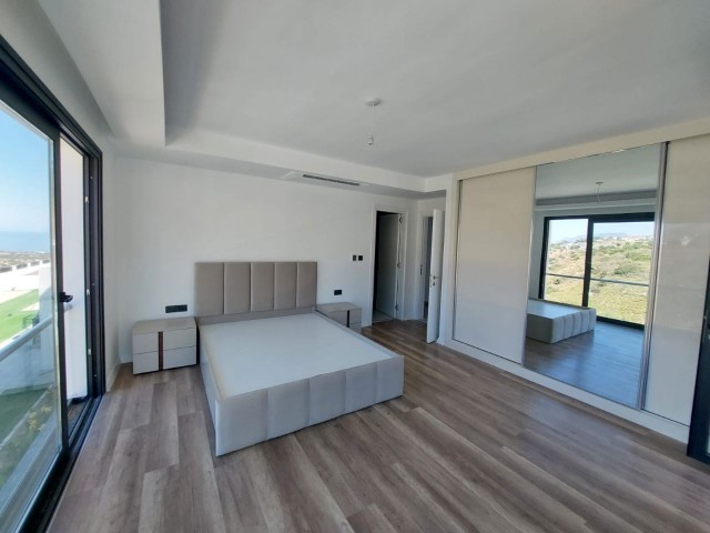 FOR SALE KYRENIA ARAPKÖY TRIPLEX VILLA WITH ELEVATOR, INFINITY POOL, LARGE GARDEN (240124Ak01)