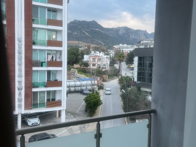 Kyrenia Zentrum 2+1 Wohnung zu vermieten