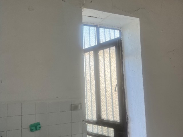 Village house in need of renovation in Alsancak is for sale