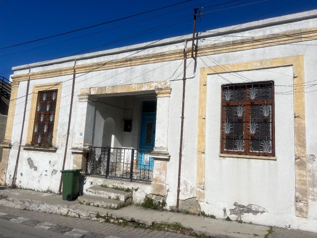 Village house in need of renovation in Alsancak is for sale