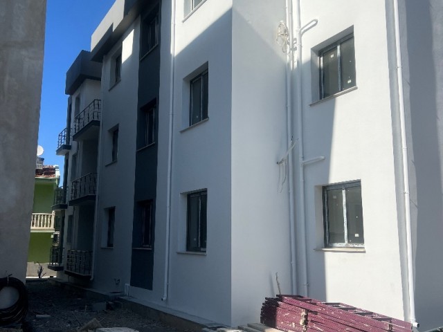 Alsancak 2+1 Wohnung zum Verkauf mit Meerblick