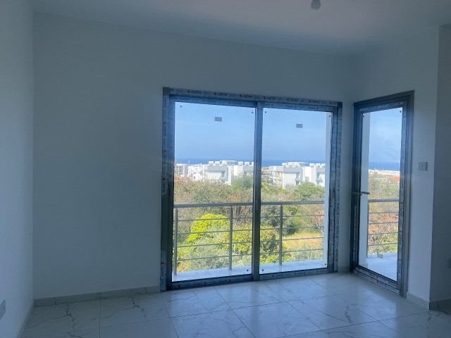 Alsancak 2+1 Wohnung zum Verkauf mit Meerblick