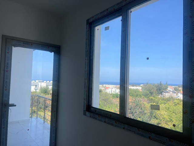 Alsancak 2+1 Wohnung zum Verkauf mit Meerblick