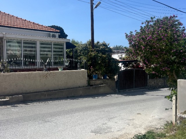 Alsancak 2+1 Wohnung zum Verkauf mit Meerblick