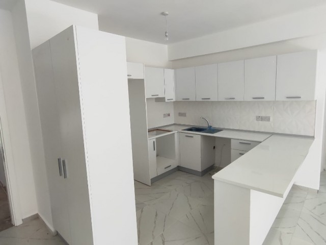 Alsancak 2+1 flat for sale in a beautiful location close to the market and pharmacy