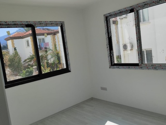 Alsancak 2+1 flat for sale in a beautiful location close to the market and pharmacy